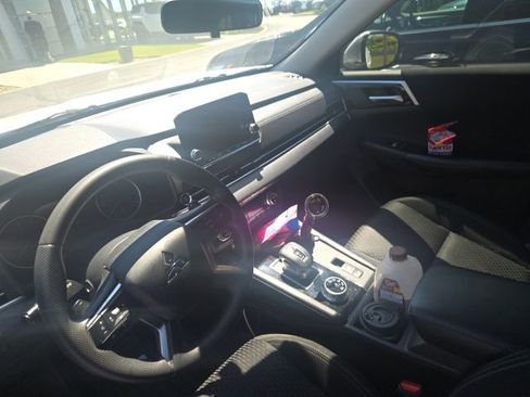 Used 2022 Mitsubishi Outlander ES AWD/4WD image 9