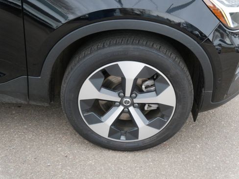 Certified 2025 Volvo XC40 B5 Plus AWD/4WD image 9