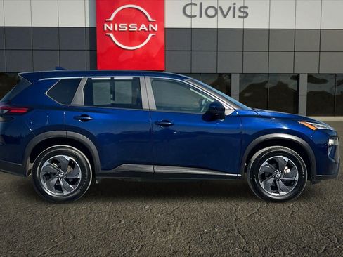 Used 2024 Nissan Rogue SV FWD image 9