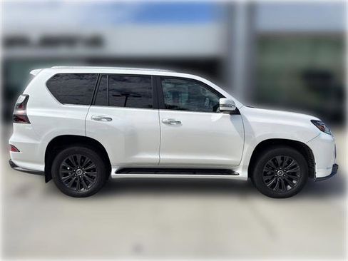 Used 2023 Lexus GX 460 Premium w/ Accessory Package AWD/4WD image 9