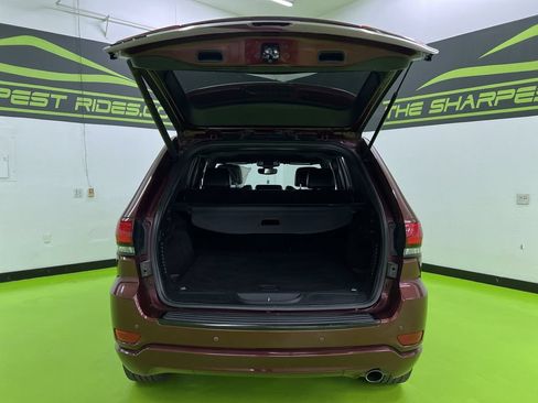 Used 2018 Jeep Grand Cherokee Altitude AWD/4WD image 9