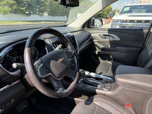 Used 2018 Chevrolet Traverse LT FWD image 17