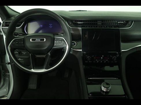 Used 2023 Jeep Grand Cherokee L Laredo image 18