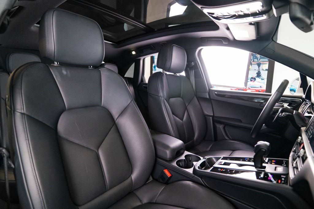 Certified 2026 Porsche Macan AWD/4WD image 17