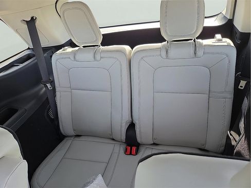 New 2026 Lincoln Aviator Reserve image 9