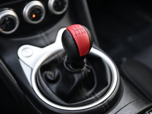 Used 2010 Nissan 370Z Coupe image 16