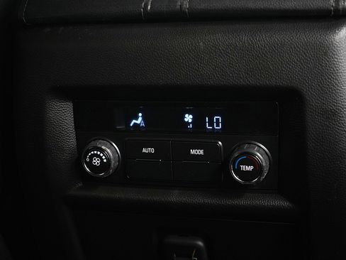 Used 2023 Chevrolet Traverse LT image 17