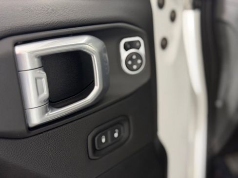 Certified 2021 Jeep Gladiator Overland image 31