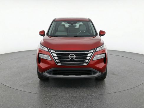 Used 2025 Nissan Rogue SV image 2