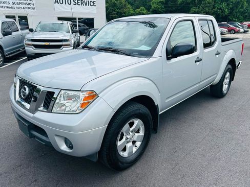 Used 2012 Nissan Frontier SV AWD/4WD image 1