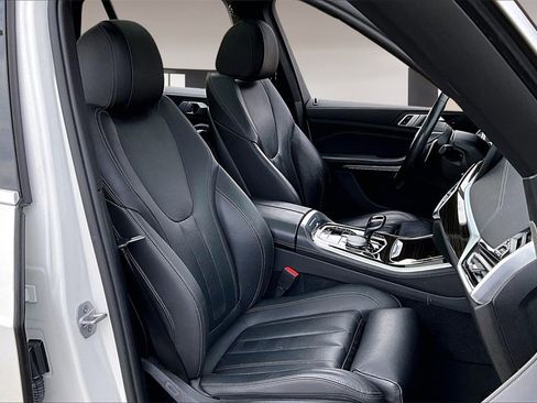 Used 2021 BMW X5 xDrive40i w/ Premium Package image 7