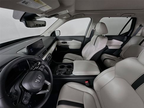 New 2026 Honda Pilot Touring image 5