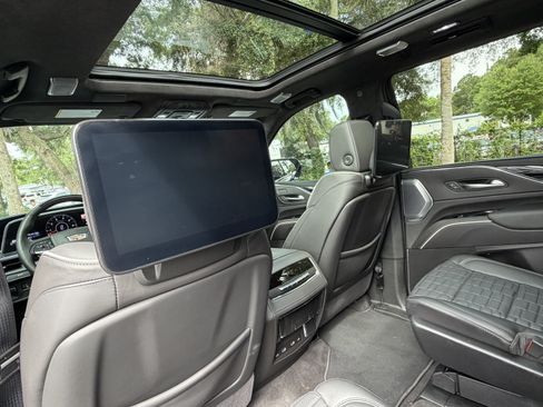 Used 2024 Cadillac Escalade V w/ LPO, ONYX Package AWD/4WD image 32