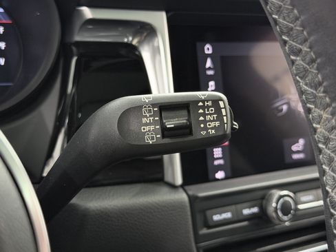 Certified 2021 Porsche Macan AWD/4WD image 49