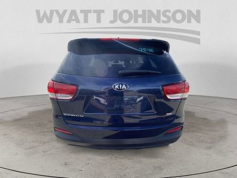 Used 2018 Kia Sorento FWD image 8