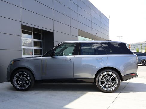 Used 2026 Land Rover Range Rover SE AWD/4WD image 11