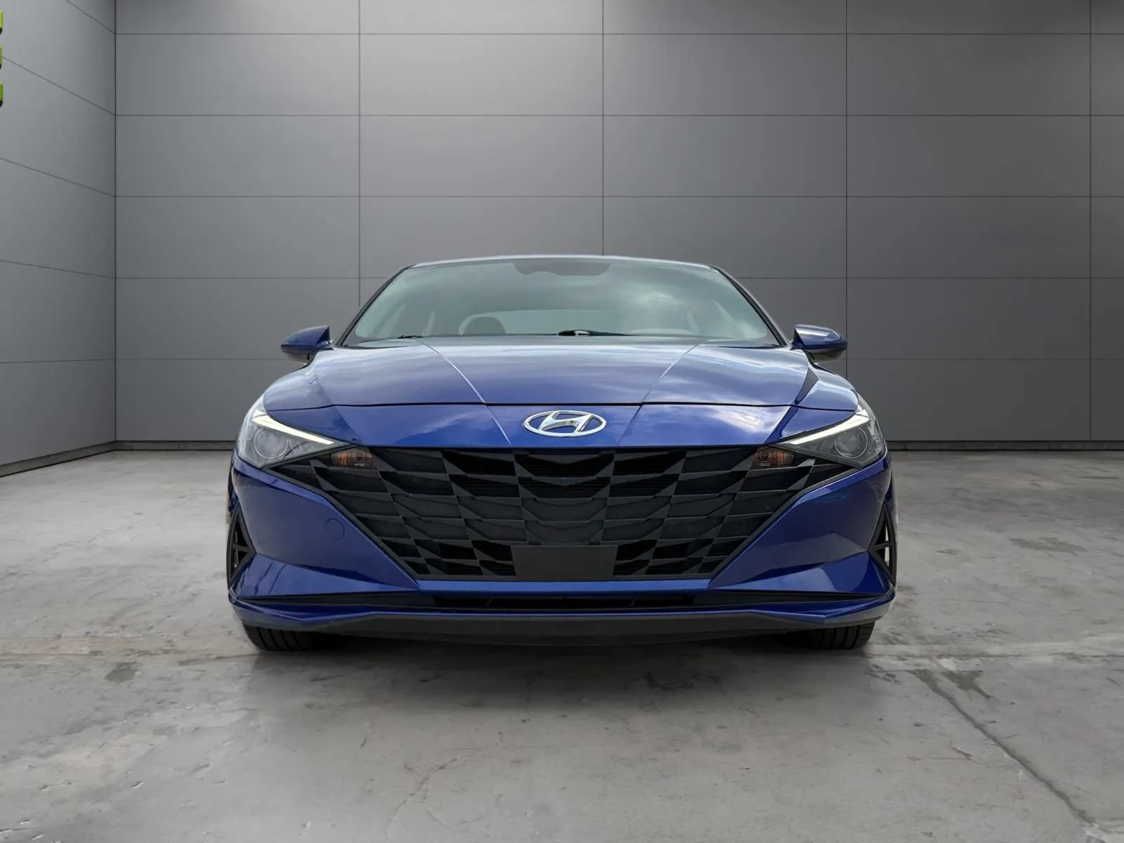 Used 2021 Hyundai Elantra SEL w/ Convenience Package FWD image 2