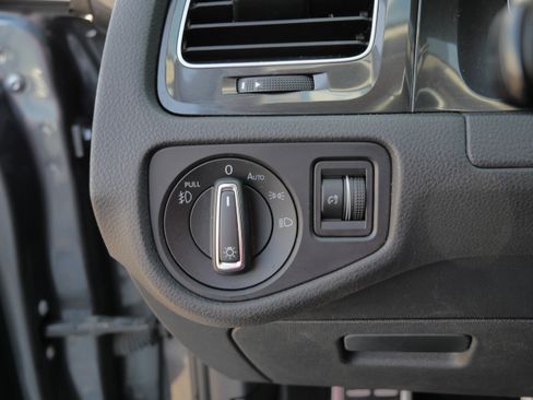 Used 2018 Volkswagen Golf Alltrack S image 26