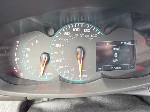 Used 2021 Chevrolet Trax LT w/ Premium Seat Package AWD/4WD image 32