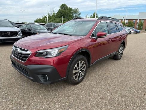 Used 2022 Subaru Outback Premium AWD/4WD image 1