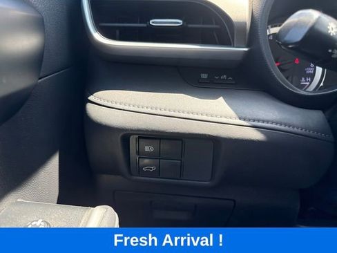 Used 2021 Toyota Highlander LE FWD image 10