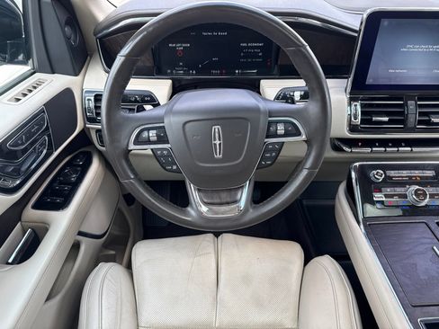 Used 2018 Lincoln Navigator Select w/ Technology Package RWD image 16