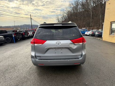 Used 2013 Toyota Sienna XLE w/ Entertainment Pkg FWD image 7