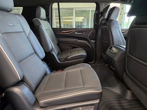 Used 2023 Cadillac Escalade ESV Premium Luxury AWD/4WD image 31