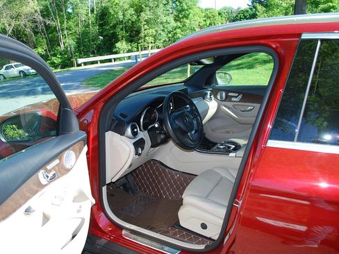 Used 2018 Mercedes-Benz GLC 300 4MATIC image 7