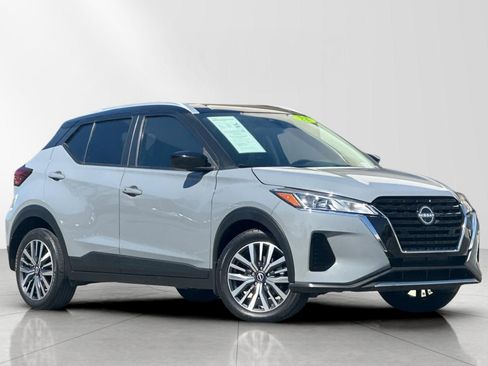 Used 2023 Nissan Kicks SV image 1