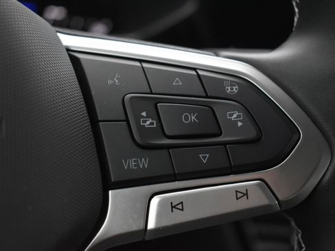 Used 2024 Volkswagen Taos SE image 21