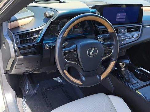Used 2025 Lexus ES 300h Ultra Luxury w/ Accessory Package (Z2) FWD image 17