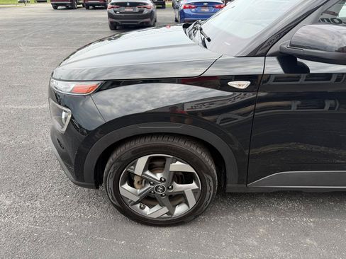Used 2022 Hyundai Venue SEL w/ Cargo Package FWD image 11
