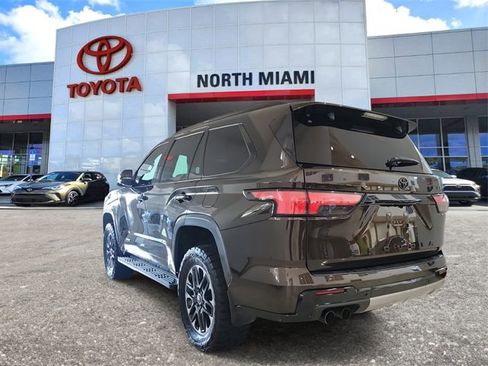 Used 2023 Toyota Sequoia Limited image 3