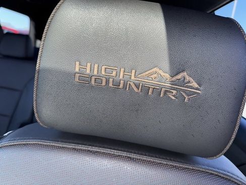 Used 2023 Chevrolet Traverse High Country image 16