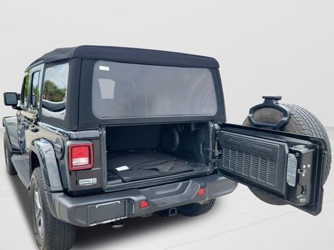Used 2023 Jeep Wrangler Unlimited Sahara AWD/4WD image 9