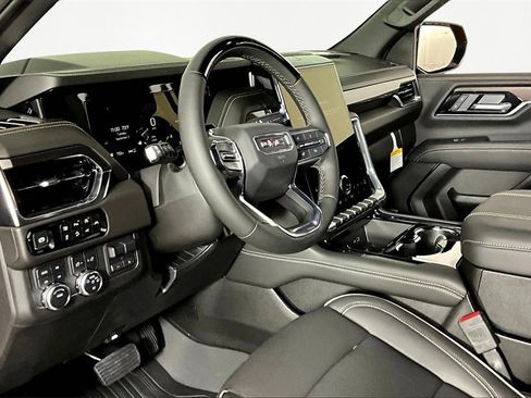 New 2025 GMC Yukon XL Elevation image 8