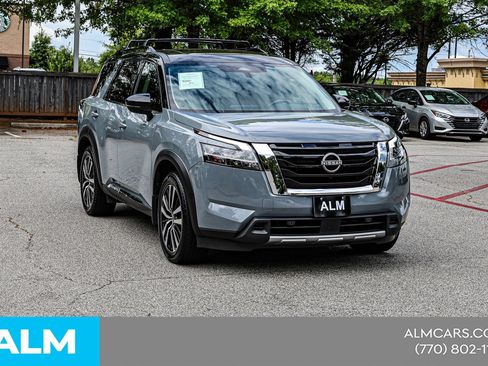 Used 2024 Nissan Pathfinder Platinum w/ Cargo Package FWD image 5