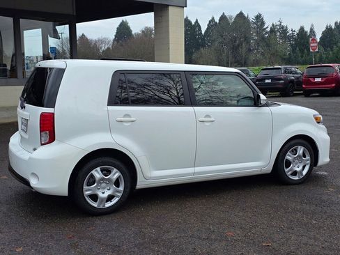Used 2015 Scion xB image 25
