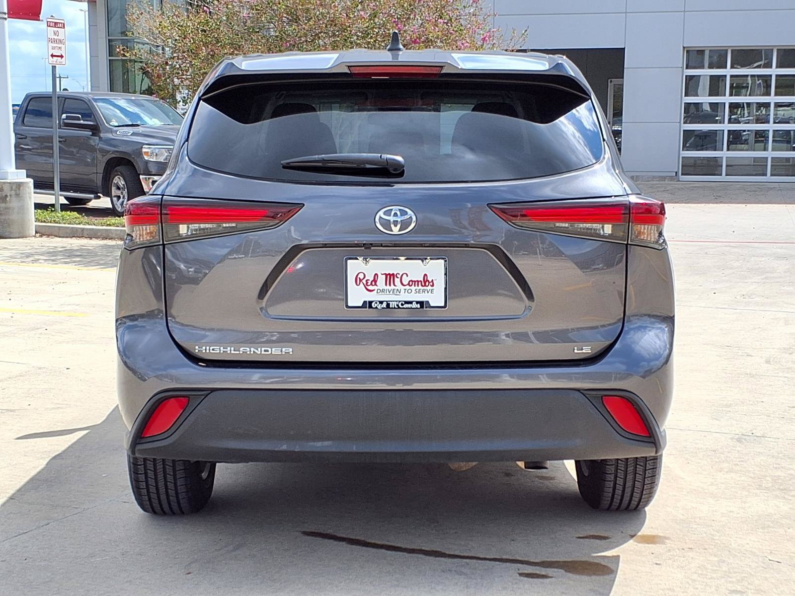 Used 2025 Toyota Highlander LE FWD image 6