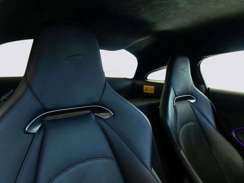 Used 2023 McLaren Artura image 14