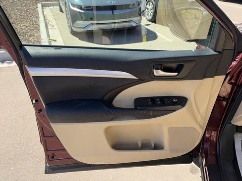 Used 2015 Toyota Highlander XLE AWD/4WD image 11