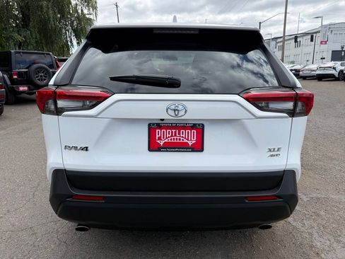 Used 2025 Toyota RAV4 XLE AWD/4WD image 6