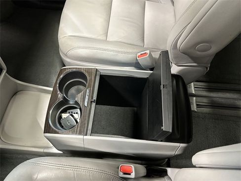Used 2015 Toyota Sienna XLE image 39