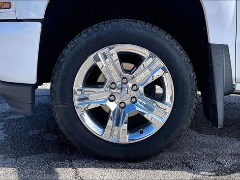 Used 2018 Chevrolet Silverado 1500 Custom w/ Custom Value Package AWD/4WD image 35