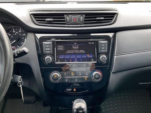 Used 2019 Nissan Rogue S FWD image 7