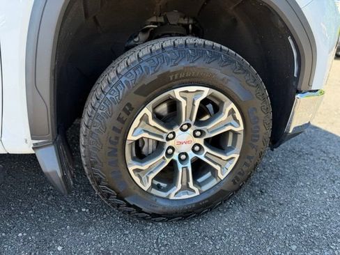 Used 2019 GMC Sierra 1500 SLT w/ X31 Off-Road Package AWD/4WD image 9