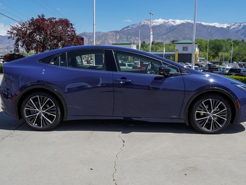 Used 2024 Toyota Prius XLE AWD/4WD image 9