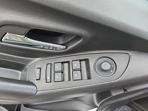 Used 2022 Chevrolet Trax LT w/ Redline Edition image 26