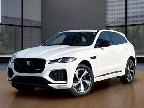 Used 2024 Jaguar F-PACE R-Dynamic S image 1